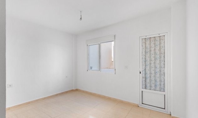 Resale - Apartment / flat -
Torrevieja - Puerto Deportivo