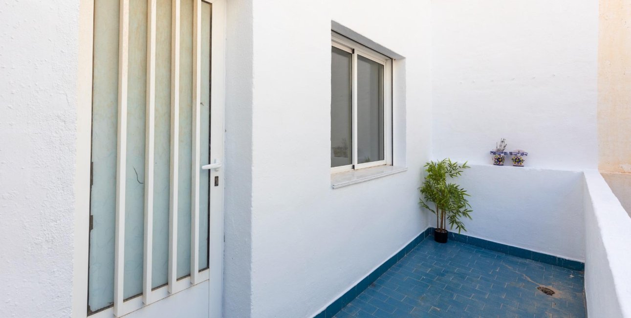 Resale - Apartment / flat -
Torrevieja - Puerto Deportivo