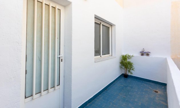 Resale - Apartment / flat -
Torrevieja - Puerto Deportivo