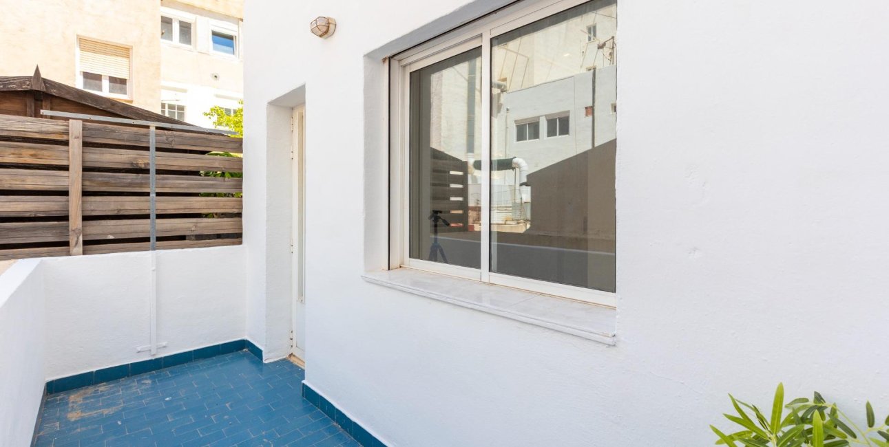 Resale - Apartment / flat -
Torrevieja - Puerto Deportivo