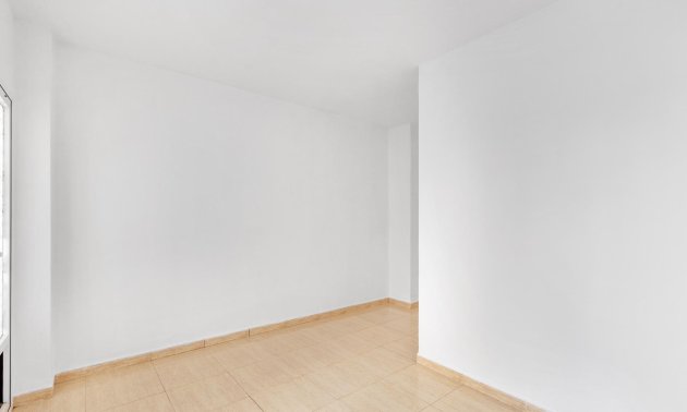 Resale - Apartment / flat -
Torrevieja - Puerto Deportivo
