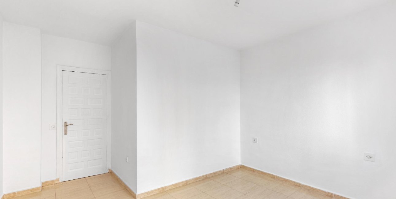 Resale - Apartment / flat -
Torrevieja - Puerto Deportivo
