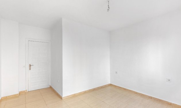 Resale - Apartment / flat -
Torrevieja - Puerto Deportivo