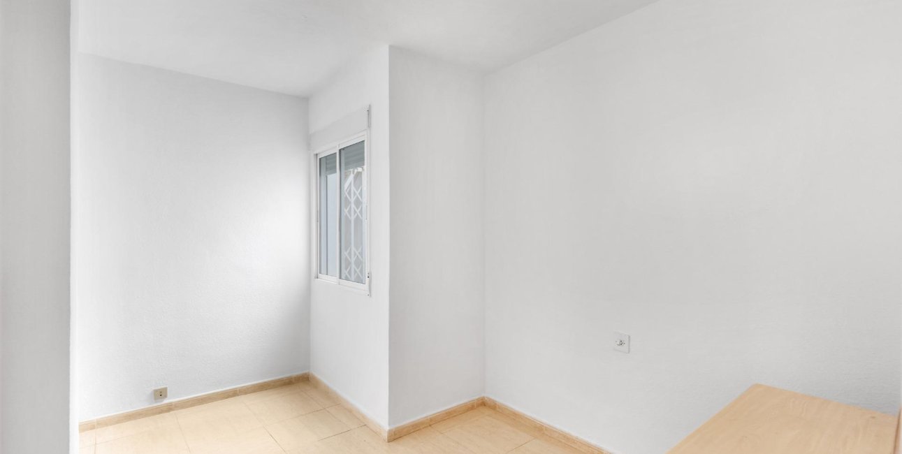 Resale - Apartment / flat -
Torrevieja - Puerto Deportivo