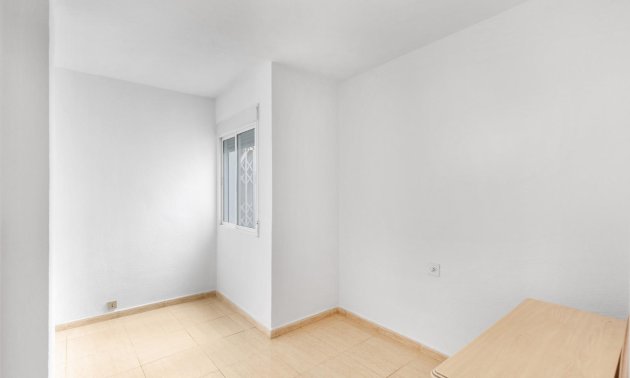 Resale - Apartment / flat -
Torrevieja - Puerto Deportivo