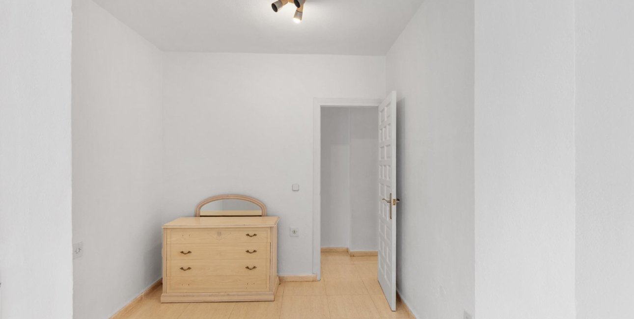 Resale - Apartment / flat -
Torrevieja - Puerto Deportivo