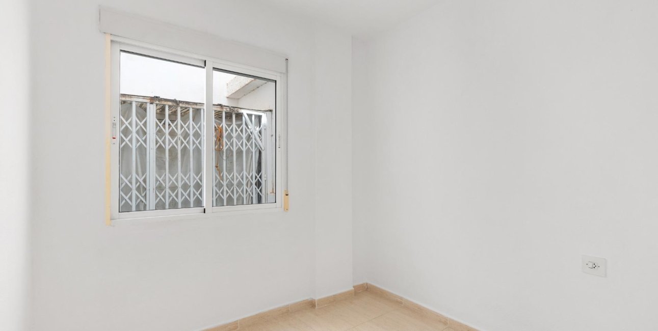 Resale - Apartment / flat -
Torrevieja - Puerto Deportivo