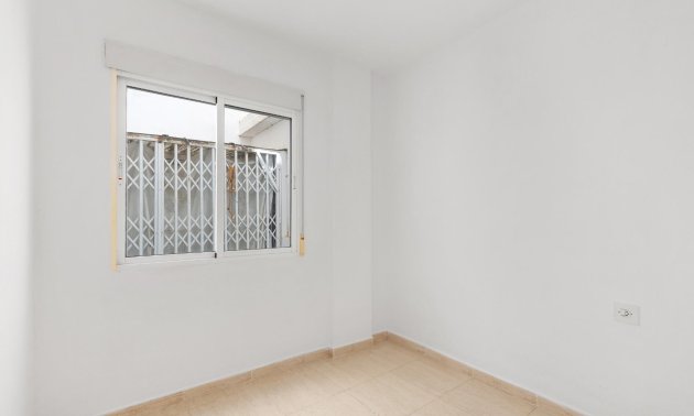 Resale - Apartment / flat -
Torrevieja - Puerto Deportivo