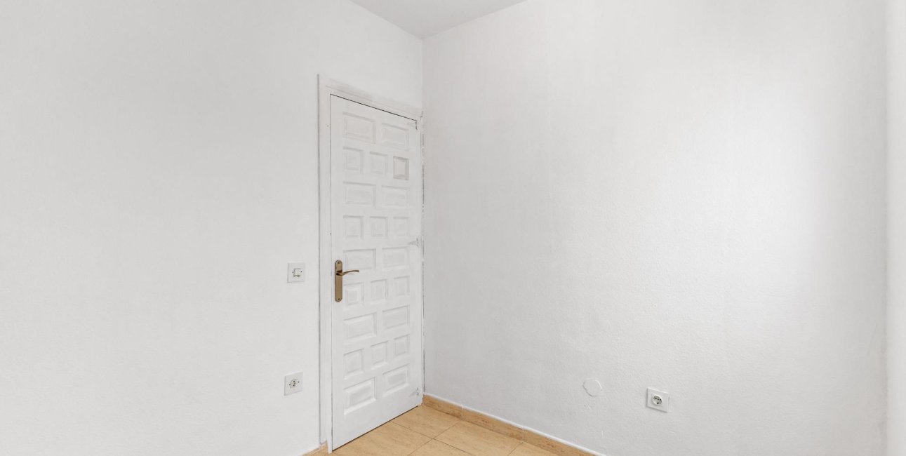 Resale - Apartment / flat -
Torrevieja - Puerto Deportivo