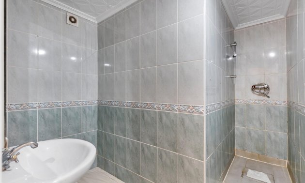 Resale - Apartment / flat -
Torrevieja - Puerto Deportivo