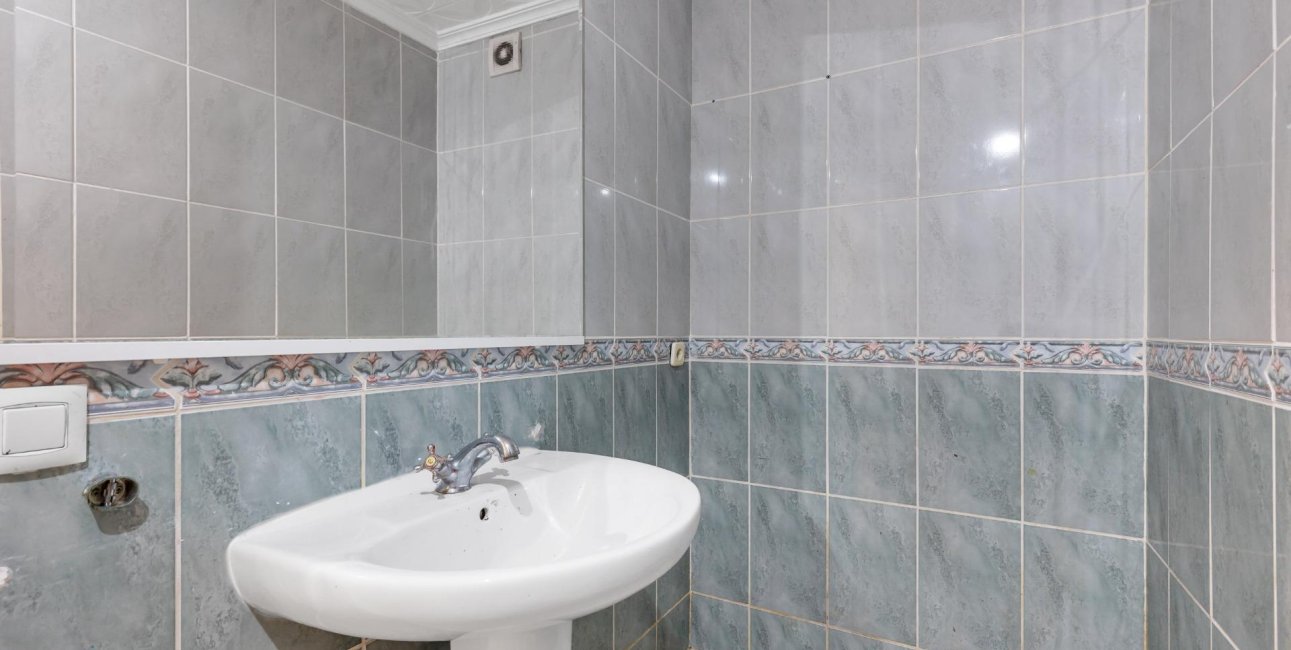Resale - Apartment / flat -
Torrevieja - Puerto Deportivo