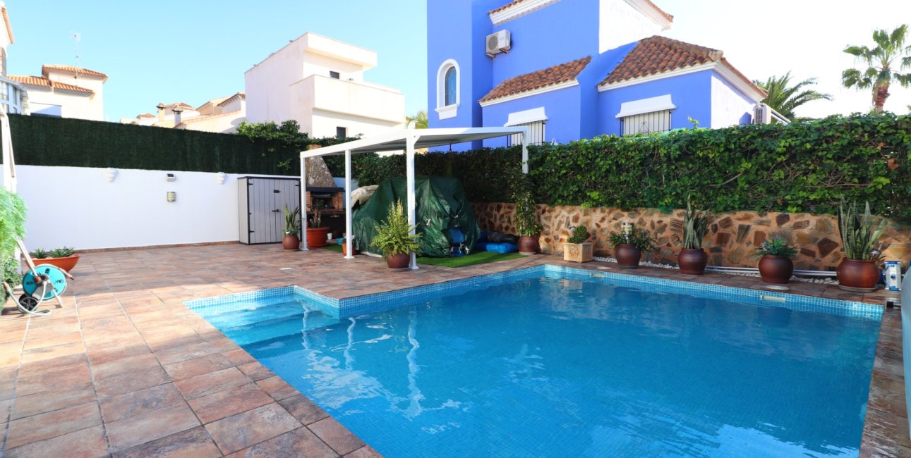 Resale - Villa -
Orihuela Costa - Villamartin