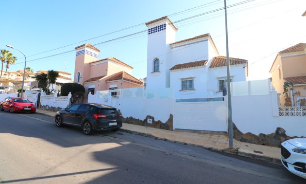 Resale - Villa -
Orihuela Costa - Villamartin