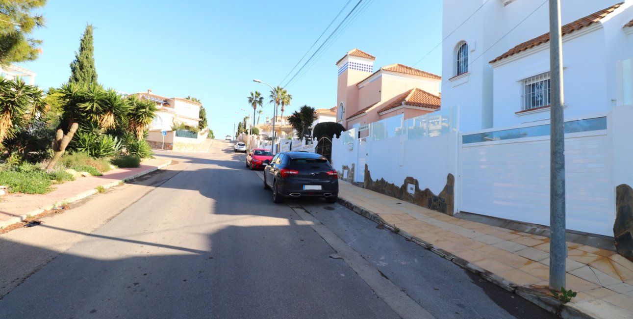 Resale - Villa -
Orihuela Costa - Villamartin