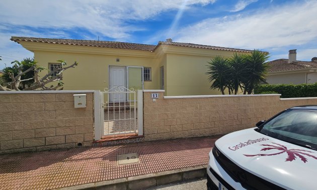 Resale - Villa -
La Marina - La Marina - Urbanization