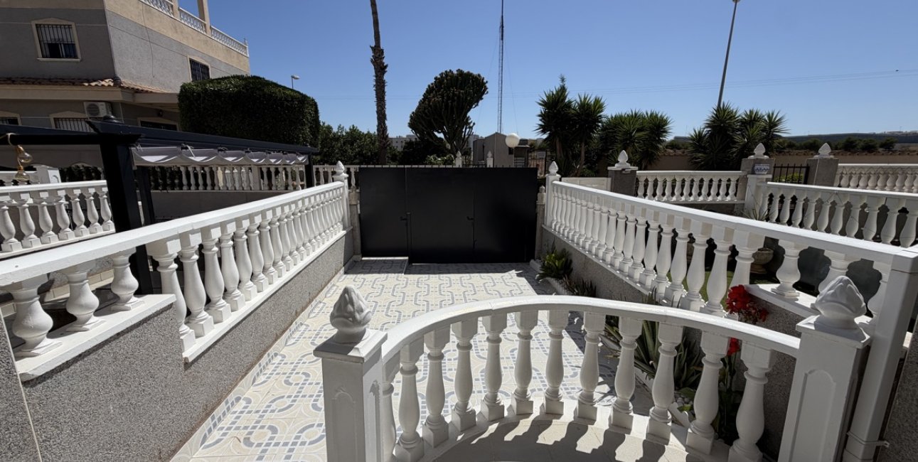 Resale - Townhouse -
Orihuela Costa - Playa Flamenca