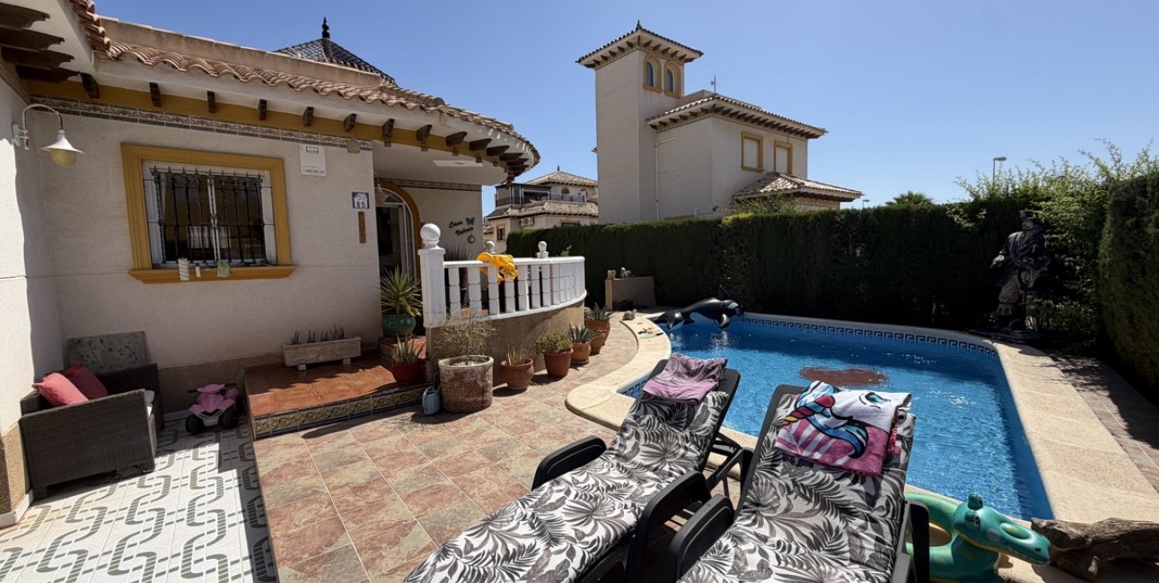 Resale - Villa -
Orihuela Costa - Villamartin