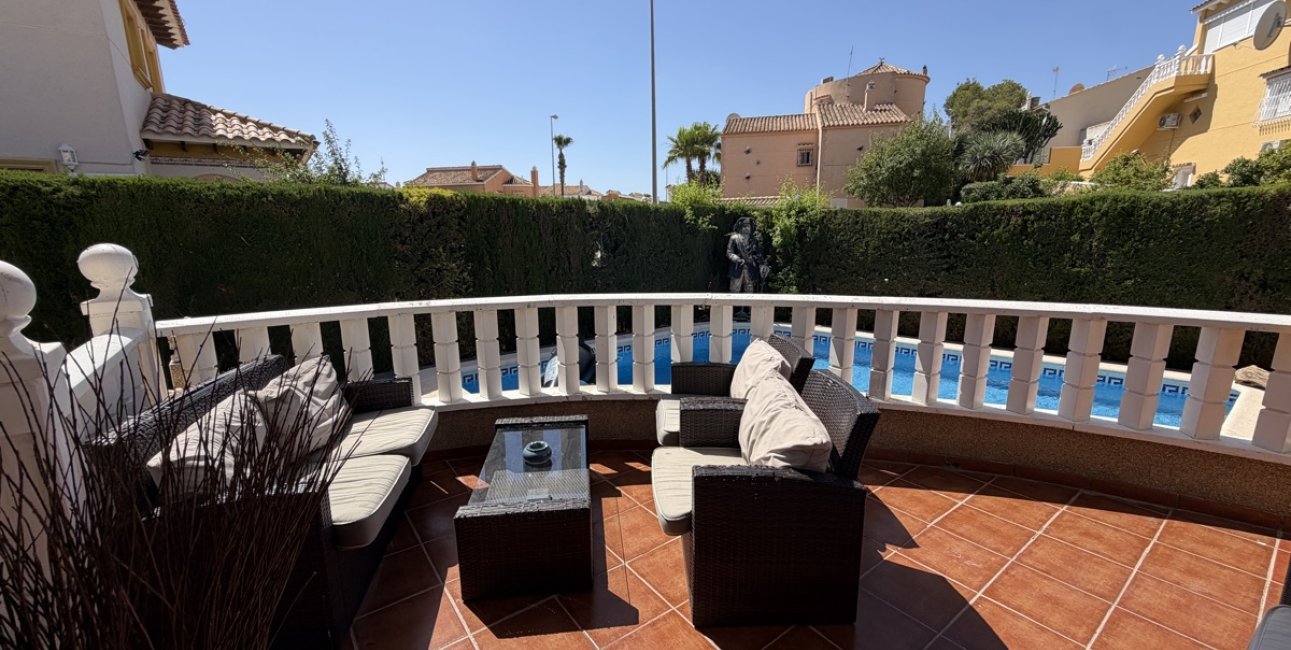 Resale - Villa -
Orihuela Costa - Villamartin