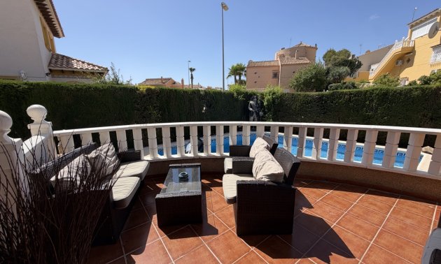 Resale - Villa -
Orihuela Costa - Villamartin