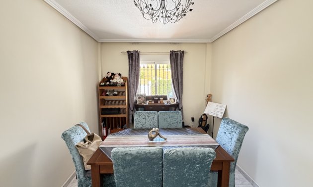 Resale - Villa -
Orihuela Costa - Villamartin