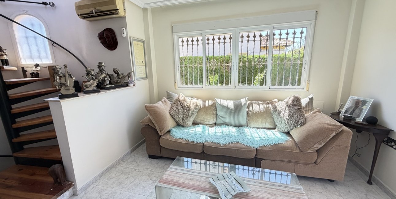 Resale - Villa -
Orihuela Costa - Villamartin