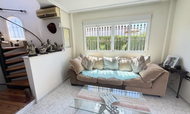 Resale - Villa -
Orihuela Costa - Villamartin