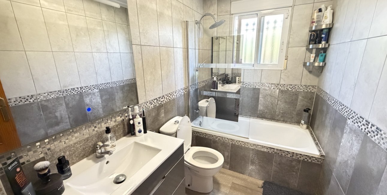 Resale - Villa -
Orihuela Costa - Villamartin