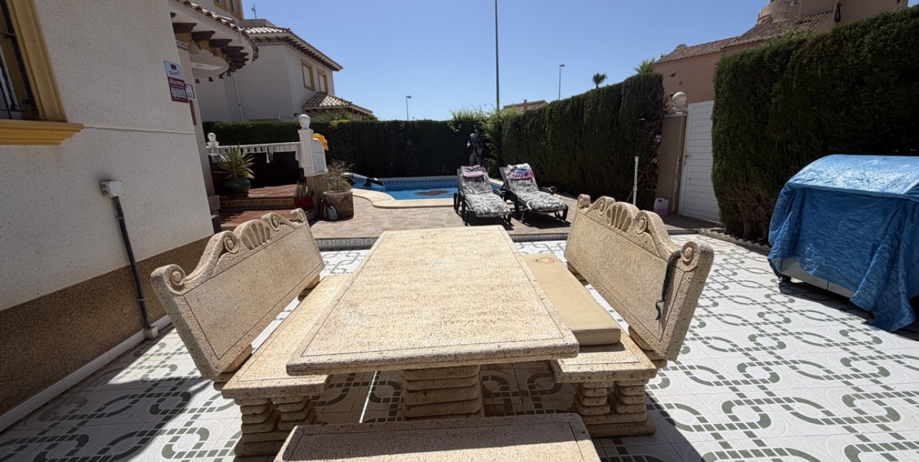 Resale - Villa -
Orihuela Costa - Villamartin