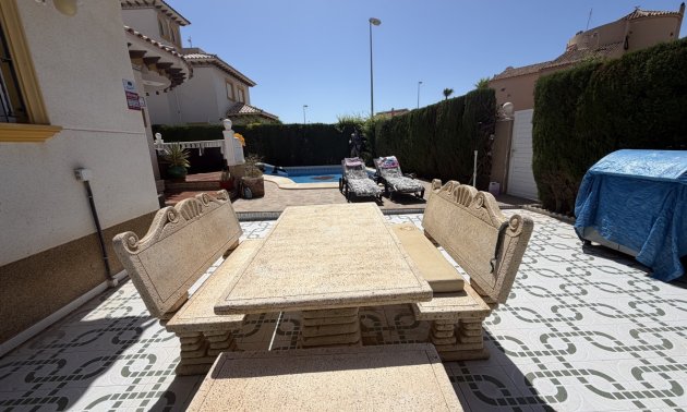 Resale - Villa -
Orihuela Costa - Villamartin