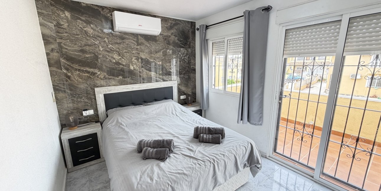Resale - Villa -
Orihuela Costa - Villamartin
