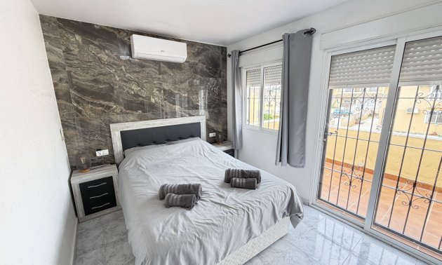 Resale - Villa -
Orihuela Costa - Villamartin