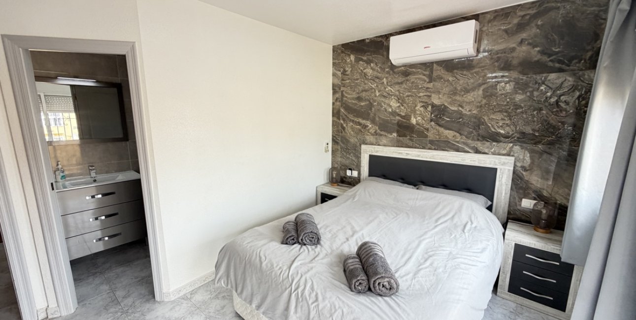 Resale - Villa -
Orihuela Costa - Villamartin