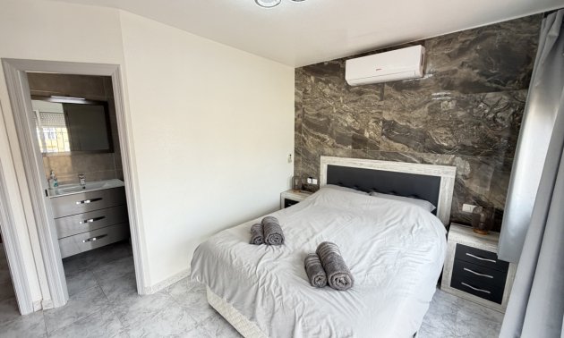 Resale - Villa -
Orihuela Costa - Villamartin