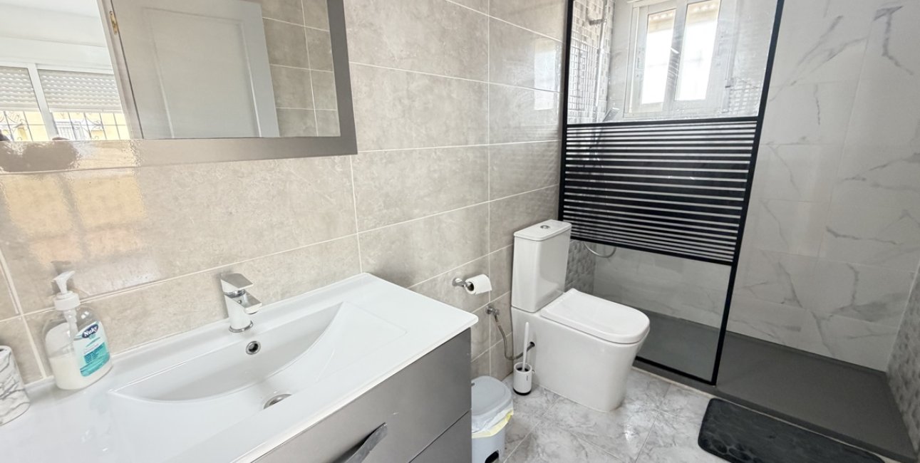 Resale - Villa -
Orihuela Costa - Villamartin
