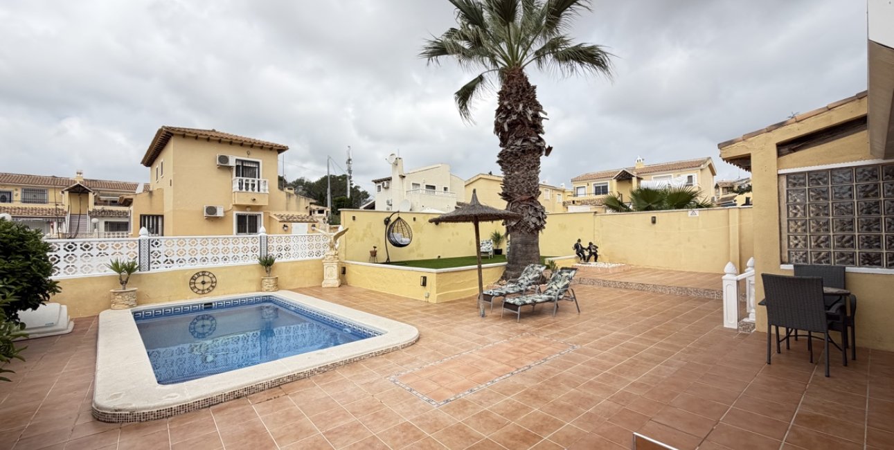 Resale - Villa -
Orihuela Costa - Villamartin