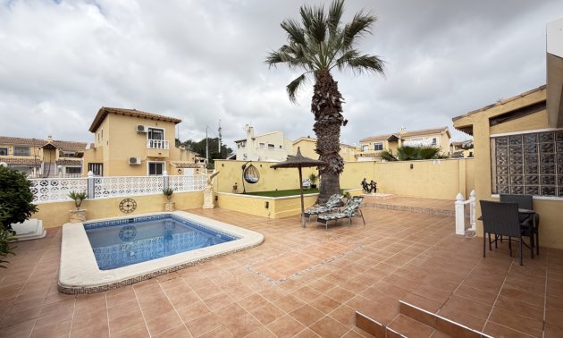 Resale - Villa -
Orihuela Costa - Villamartin