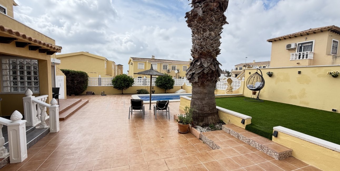 Resale - Villa -
Orihuela Costa - Villamartin