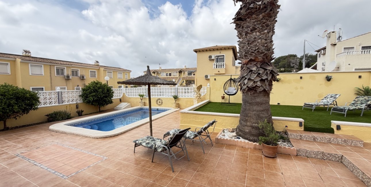 Resale - Villa -
Orihuela Costa - Villamartin
