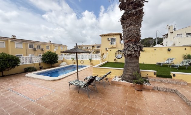 Resale - Villa -
Orihuela Costa - Villamartin