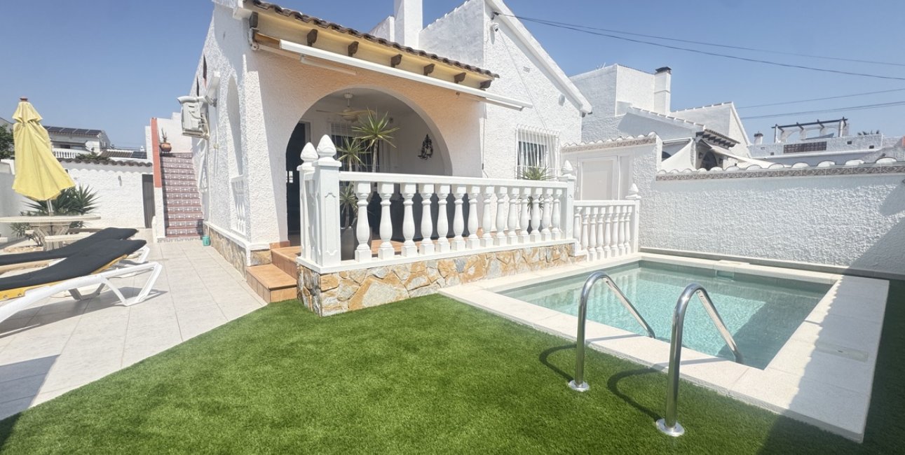 Resale - Villa -
Orihuela Costa - Villamartin