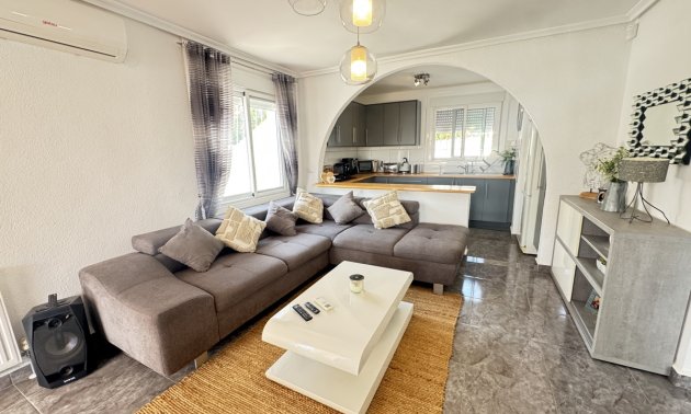 Resale - Villa -
Orihuela Costa - Villamartin