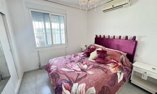 Resale - Villa -
Orihuela Costa - Villamartin