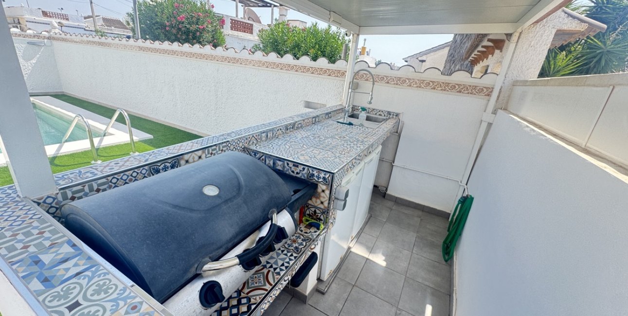 Resale - Villa -
Orihuela Costa - Villamartin