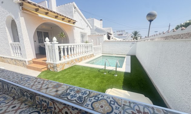 Resale - Villa -
Orihuela Costa - Villamartin