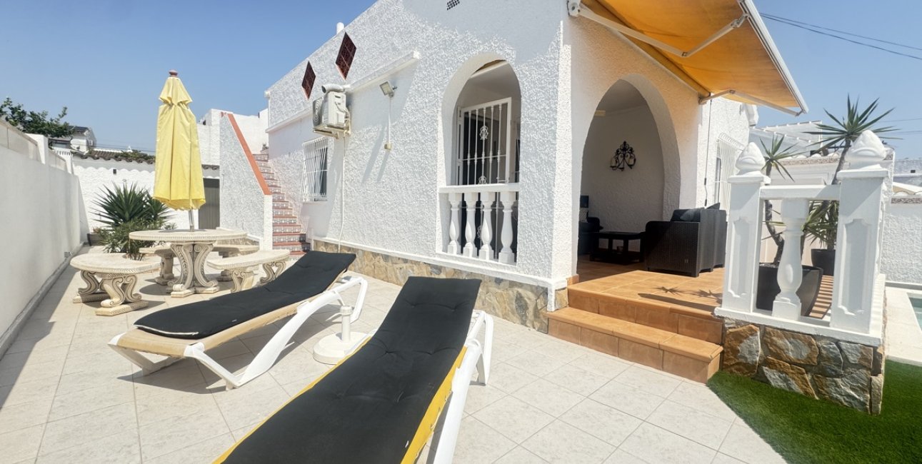 Resale - Villa -
Orihuela Costa - Villamartin