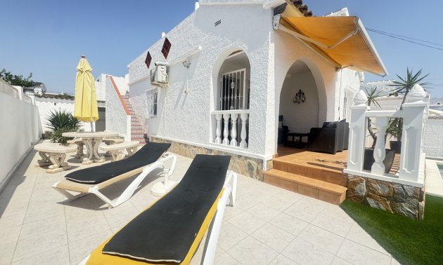 Resale - Villa -
Orihuela Costa - Villamartin