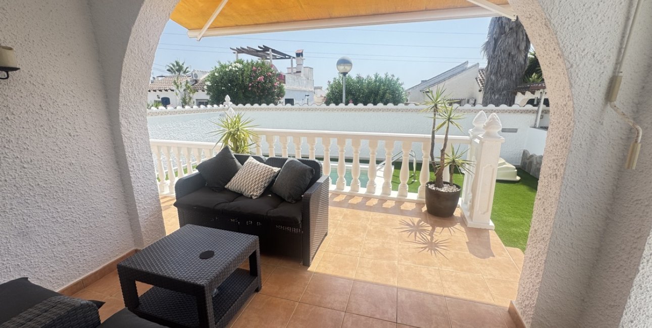Resale - Villa -
Orihuela Costa - Villamartin