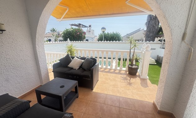 Resale - Villa -
Orihuela Costa - Villamartin