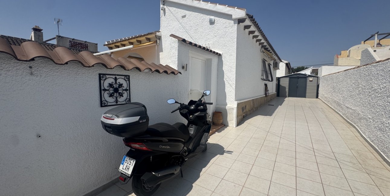 Resale - Villa -
Orihuela Costa - Villamartin