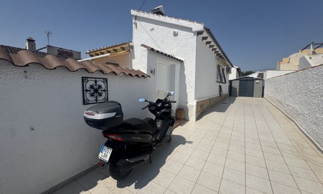 Resale - Villa -
Orihuela Costa - Villamartin